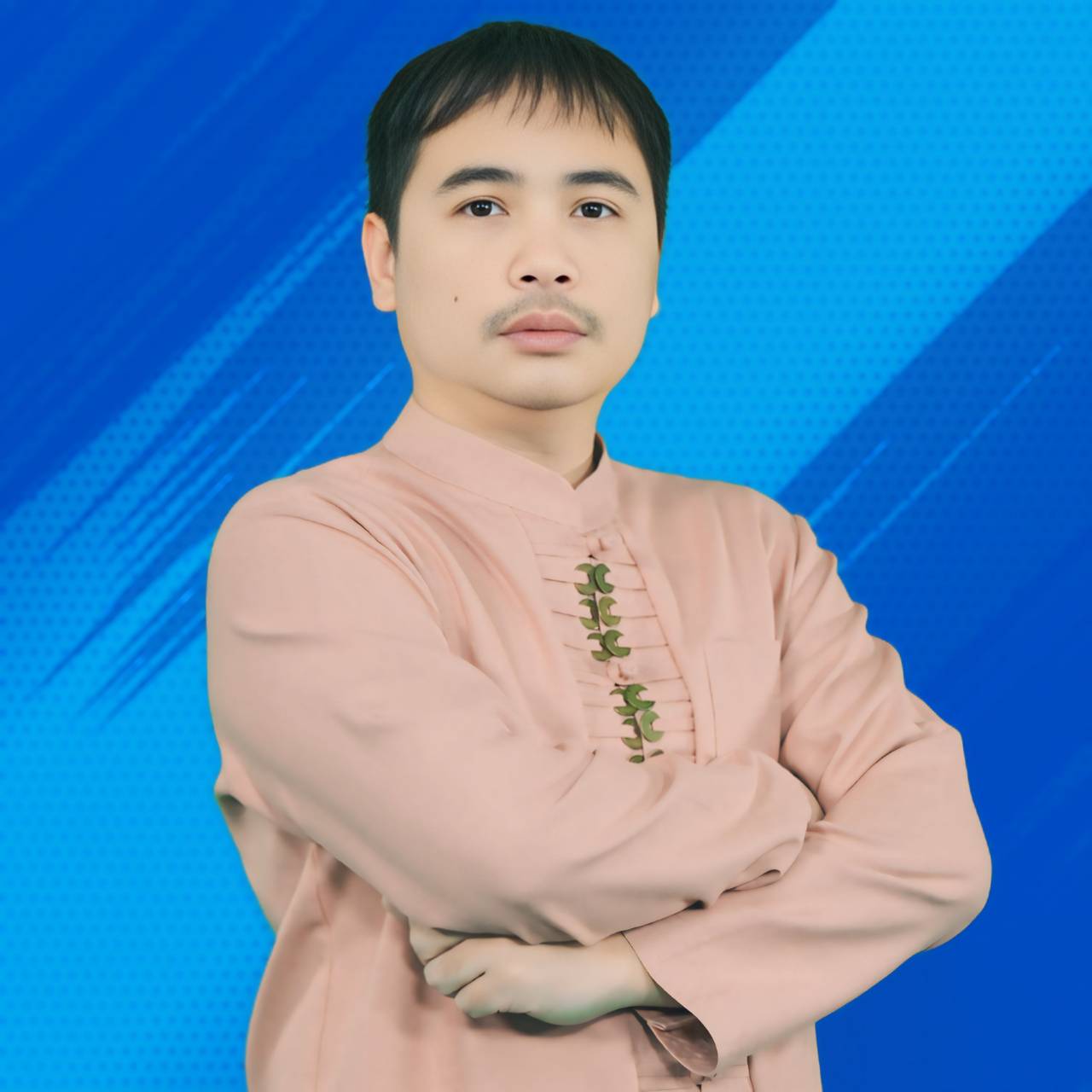 นายวัชรเชษ เหล็กสิงห์